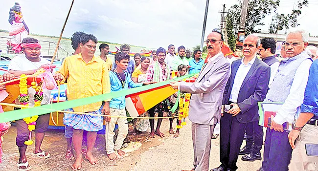 గిరిజనుల ఆలోచన విధానం మారాలి 
