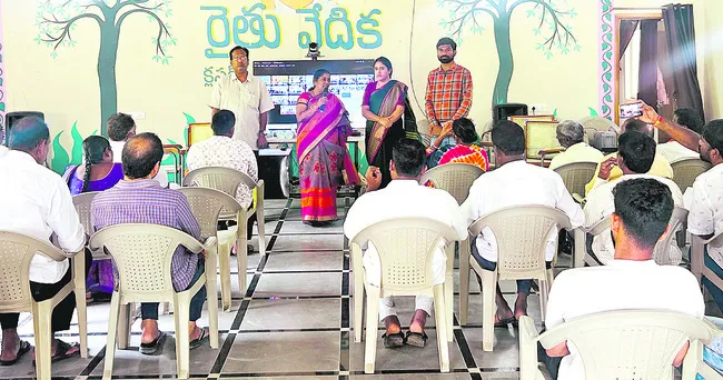 ప్రకృతి వ్యవసాయంపై దృష్టి సారించాలి 
