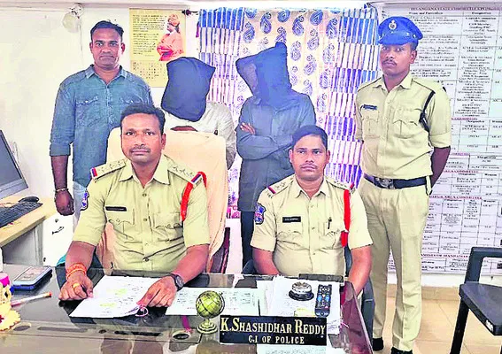 అశ్లీల వీడియోలు పోస్ట్ చేసిన ఇద్దరిపై కేసు