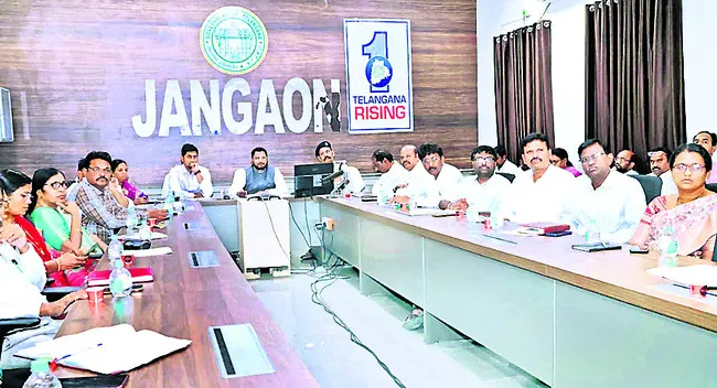 అత్యవసరమైతేనే బయటకు రండి