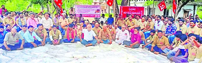 ఆటో కార్మికుల ఉపాధికి ముప్పు