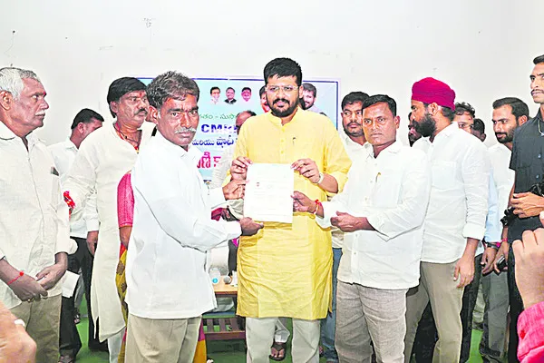 విద్య, వైద్యానికి ప్రాధాన్యం