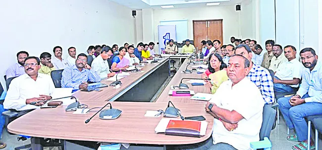 ప్రమాదాలకు చెక్ పెట్టాలి