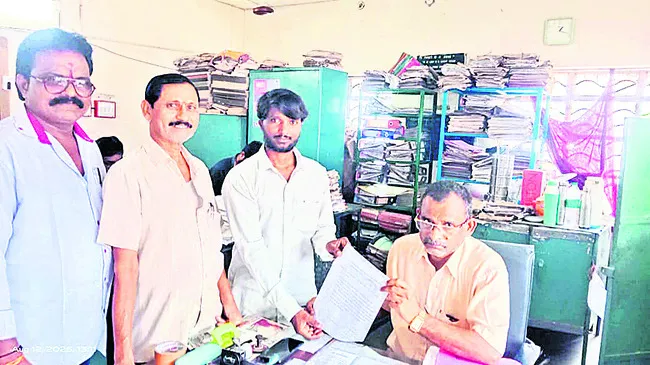 బస్సు సౌకర్యం కల్పించాలని వినతి