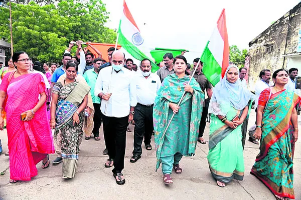 దేశభక్తి ఉప్పొంగేలా హర్ ఘర్ తిరంగా !