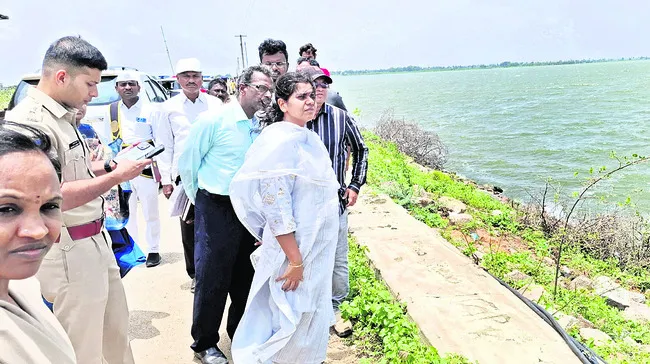 సిబ్బంది అప్రమత్తంగా ఉండాలి
