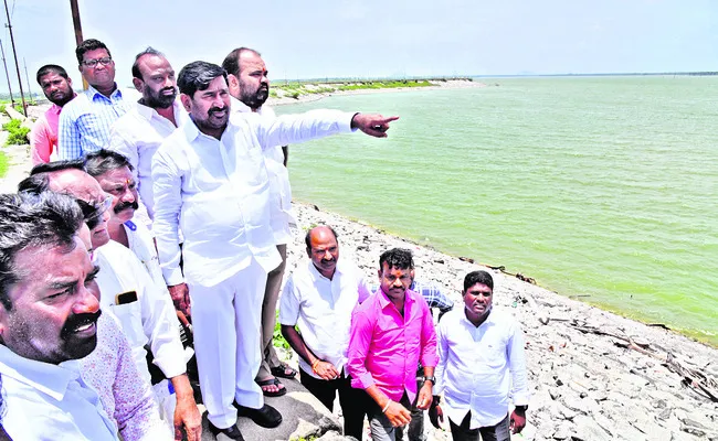 జిల్లా మంత్రులు దద్దమ్మలు