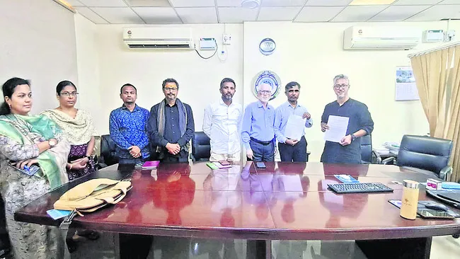 MGU VC Altaf Hussain signs agreement with TD NGO