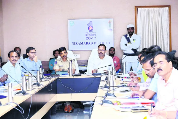 భారీ వర్షాల నేపథ్యంలో అప్రమత్తంగా ఉండాలి