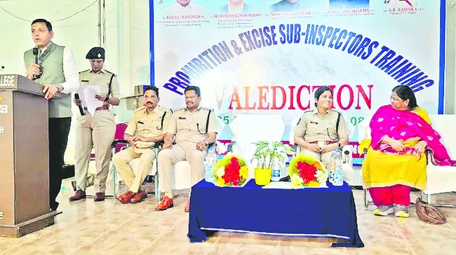 నిబద్ధతతో విధులు నిర్వర్తించండి