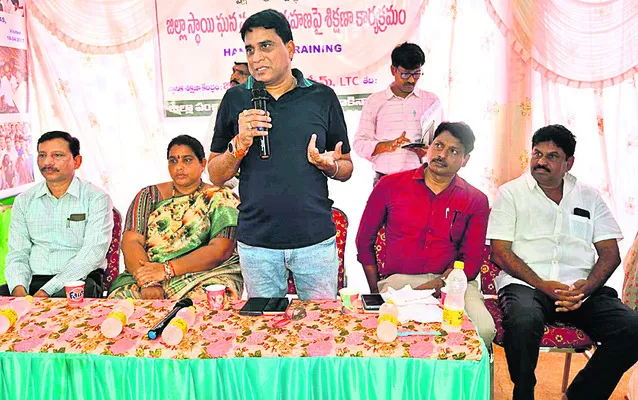 సంపద తయారీ కేంద్రాలపై దృష్టి సారించాలి ˘