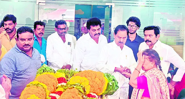 మాజీ ఎమ్మెల్యే చెంచురెడ్డికి నివాళి