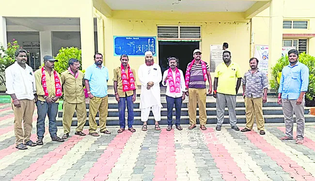 కార్మికులను పర్మినెంట్‌ చేయాలి 