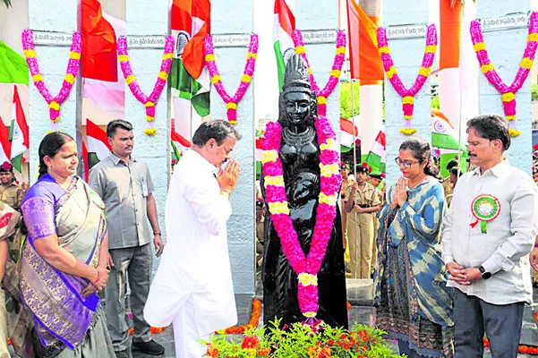 ‘క్విట్ ఇండియా’ అమరవీరులకు ఘన నివాళి