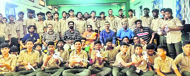 40 నిమిషాల్లో వాక్యూమ్‌ క్లీనర్‌ తయారీ 
