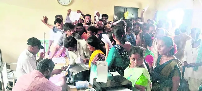 యూరియా కష్టాలు తీరవా?
