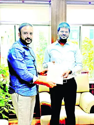 ఇందిరమ్మ ఇళ్ల సమస్యలు పరిష్కరించండి