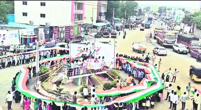 500 మీటర్ల జెండాతో తిరంగా ర్యాలీ 