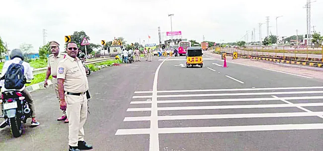 ఖజానాలో చోరీ.. పోలీసుల తనిఖీలు