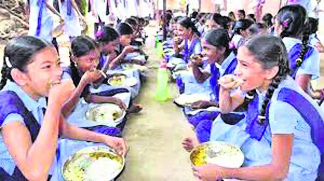 సమ్మెలోకి కేటరింగ్‌ కాంట్రాక్టర్లు
