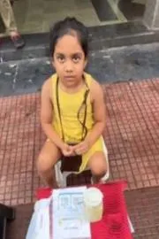 7-Year-Old Inaya Who Runs Her Lemonade Stall In Mumbai Goes Viral11