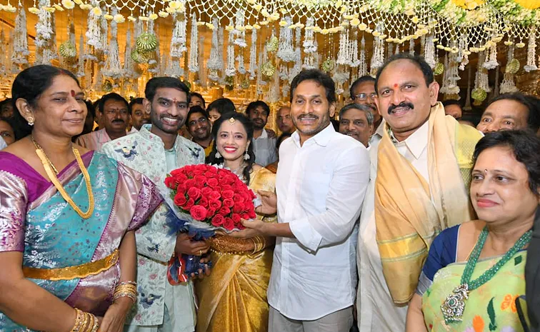 Ys Jagan Attended Puppala Vasubabu Daughter Wedding Ceremony5