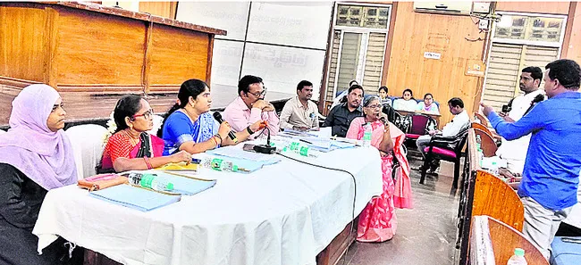 రైతులకు రాజకీయ రంగు పులమొద్దు 