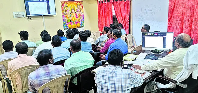 డ్రిప్, స్ప్రింక్లర్ల పంపిణీ వేగవంతం చేయాలి