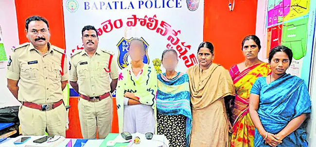 విద్యార్థినుల అదృశ్యం 