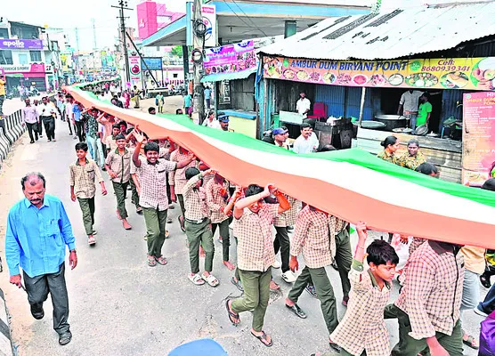 దేశాభివృద్ధిలో భాగస్వాములుకావాలి