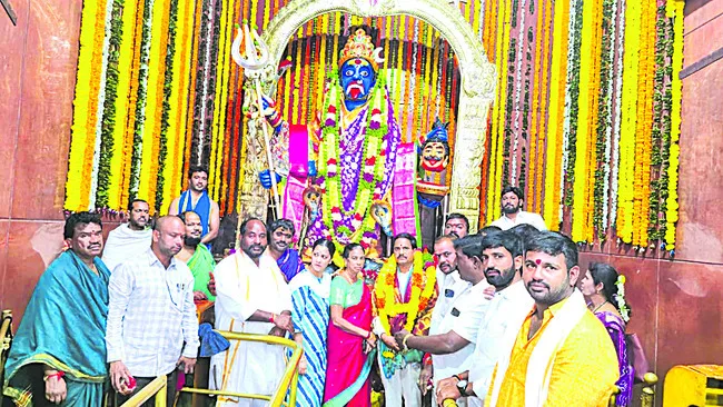 మైసిగండిలో ఎమ్మెల్యే పూజలు