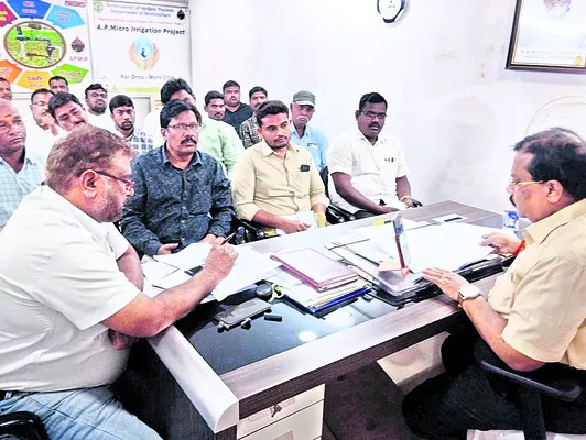 సూక్ష్మ సేద్యం పరికరాల ఏర్పాటులో జాప్యం చేయొద్దు