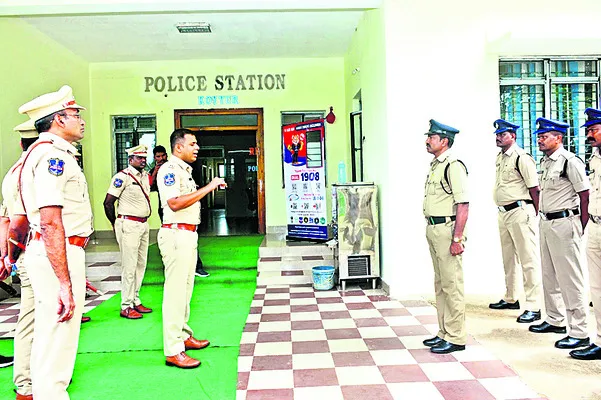 పోలీసు వ్యవస్థపై నమ్మకం పెంచాలి
