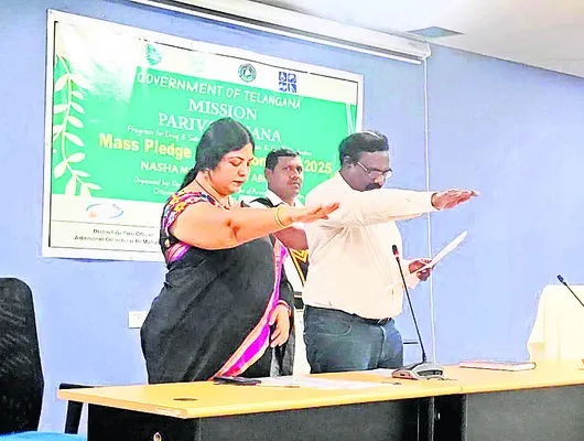‘భూ భారతి’ దరఖాస్తులను పరిష్కరించాలి