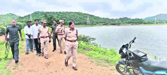 ప్రమాదకర ప్రాంతాల్లో హెచ్చరిక బోర్డులు
