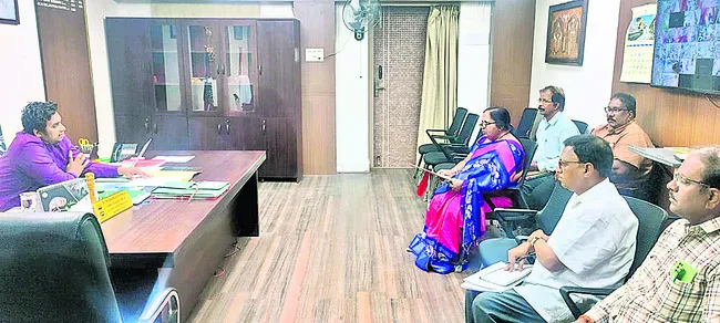 యూరియా కల్తీపై తనిఖీలు 