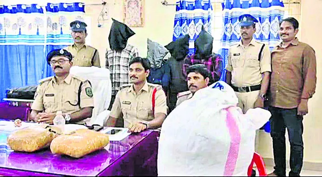 గంజాయితో నలుగురు అరెస్టు 