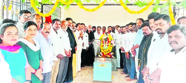 వీరాంజనేయా.. కూటమికి మంచి బుద్ధి ప్రసాదించు 