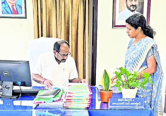 భూ భారతి దరఖాస్తులు వెంటనే పరిష్కరించండి