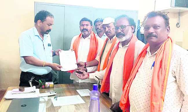 ‘ఎస్పీఎంలో స్థానిక కార్మికులపై చిన్నచూపు’