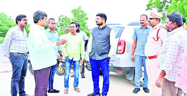ప్రయాణికులు ఇబ్బందులు పడొద్దు