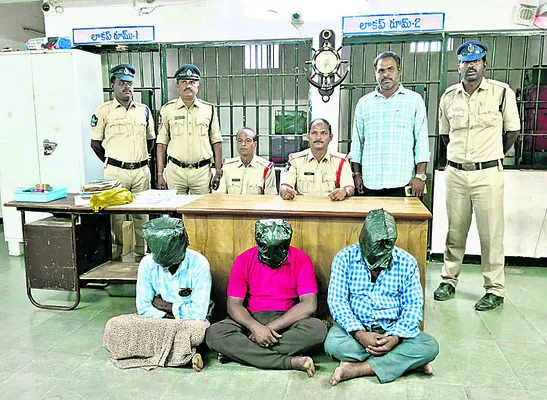 పరారీలో రైస్ మిల్లు ఓనర్