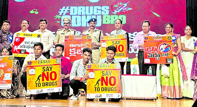 విద్యార్థులూ.. డ్రగ్స్‌ జోలికెళ్లొద్దు! 