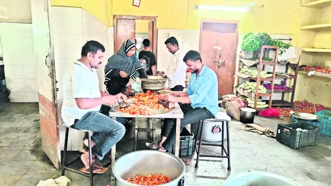 గురుకులాలపై సమ్మెపోటు
