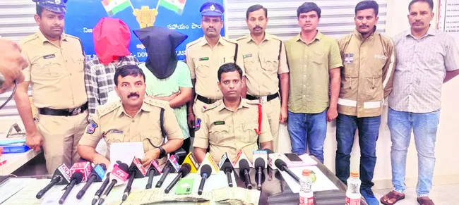 ఈజీ మనీ కోసం దారిదోపిడీ 