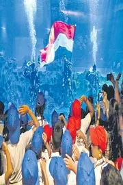Chennai scuba diver displays India national flag at a marine aquarium3