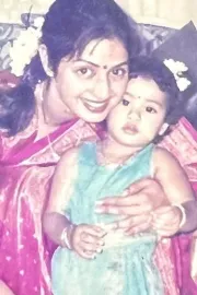 Star Actress Childhood pics Goes Viral With Her Mother Goes Viral6