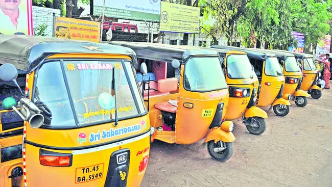 ఆటోవాలాకు.. వెన్నుపోటు 
