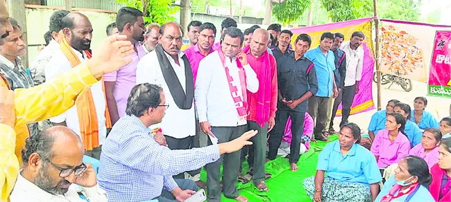 చర్చలు సఫలం.. సమ్మె వాయిదా