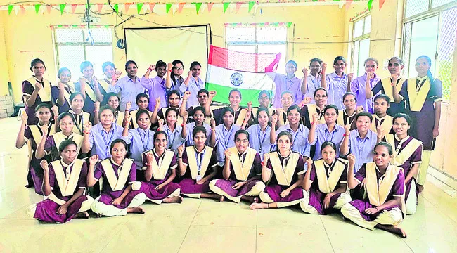 నవ భారతం నిర్మించుకుందాం